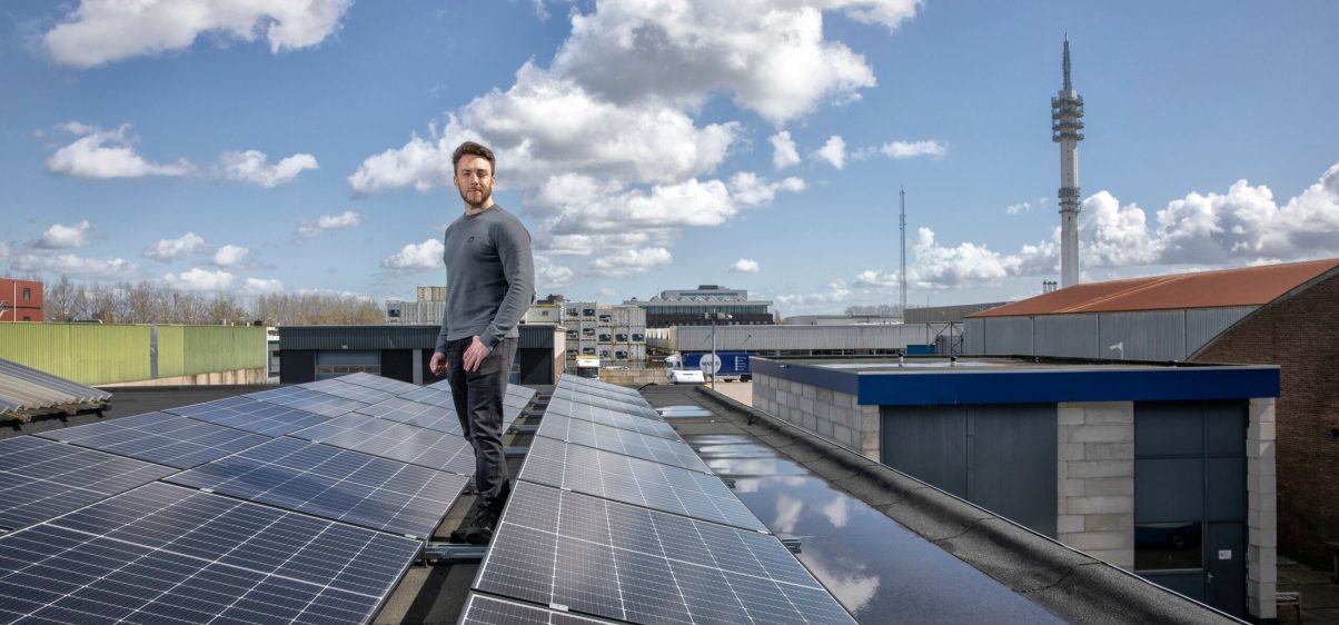 Zonnepanelen op zeilmakerij Schoots