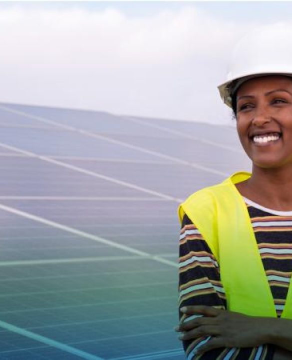 foto-vrouw-bij-zonnepanelen2