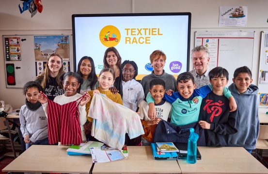 Nederland, Rotterdam, 20/03/2023. Fotocredits: Jan de Groen

Kick-off Textielrace bij de Jan Antonie Bijloo school.

foto Jan de Groen.