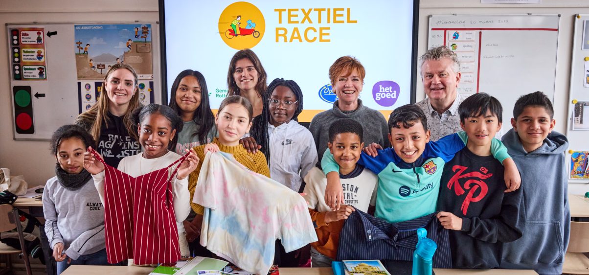 Nederland, Rotterdam, 20/03/2023. Fotocredits: Jan de Groen

Kick-off Textielrace bij de Jan Antonie Bijloo school.

foto Jan de Groen.